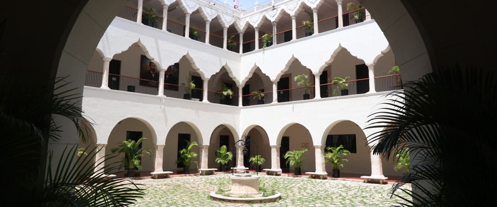 Patio del Centro Cultural Universitario de la Universidad Autónoma de Yucatán